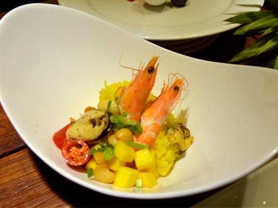 重庆城中的度假酒店 到天来邂逅夏威夷风情美食