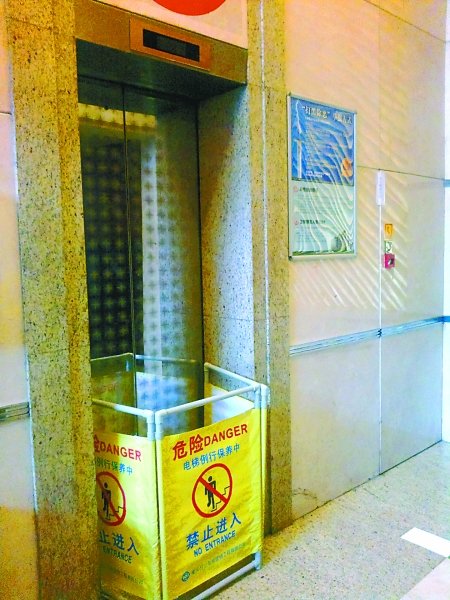 小白领有一种痛 叫写字楼乘电梯