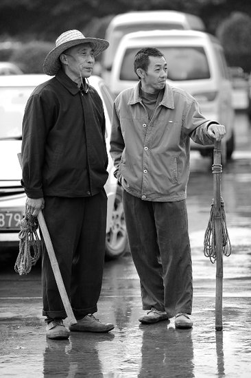 喊声棒棒来的都是老人 棒棒军将走进历史?