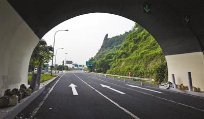 南岸真武山隧道今起恢复双向通行