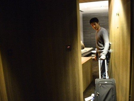 王力宏贴开房照“挑逗”粉丝 晚上就来找我吧