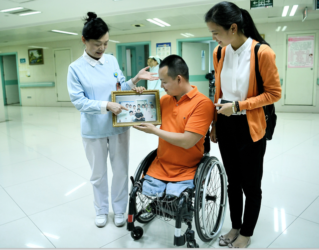 从无腿蛙王到心灵导师 地震伤员代国宏再回新