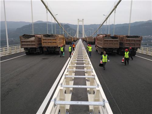 驸马长江大桥开始进行荷载试验,将大桥桥梁结构静载试验,桥梁结构动载