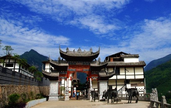 乌蒙磅礴走泥丸 神奇云南昭通双卧四日游