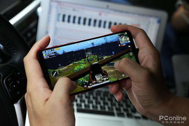 高温吃鸡大横评 真的发热就卡顿么?