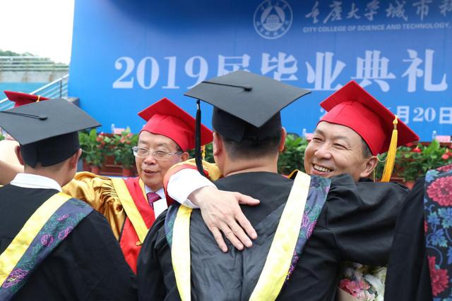 4．重庆大学毕业证怎么样：重庆大学毕业证每个月发几次？ 