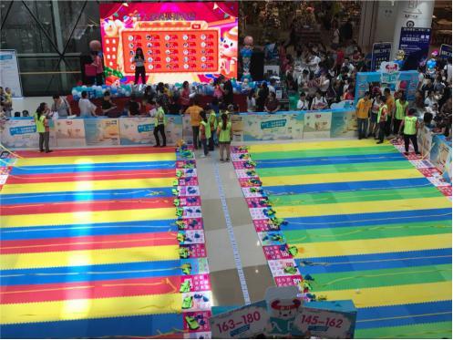 重庆孩子王首届“千人萌宝爬爬赛”--重庆区域最大规模爬爬赛_大渝网_腾讯网