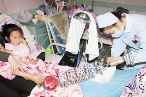 9岁<em>女童洗澡</em>脚下一滑 玻璃割断脚背肌腱_大渝