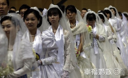 韩国统一教3500对新人举行集体婚礼