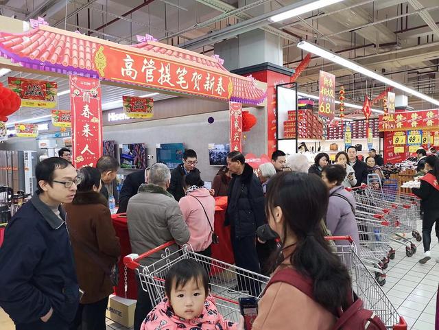 让春节更有温度 苏宁易购超市门店“年味”十足