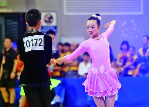 重庆市体育舞蹈锦标赛开幕 4000选手来参赛