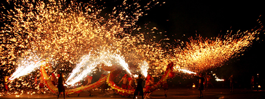 铜梁传统舞火龙 探秘重庆万象城地道年味