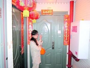 夫妻网上组织卖淫大赚 丈夫却与小姐劈腿私奔