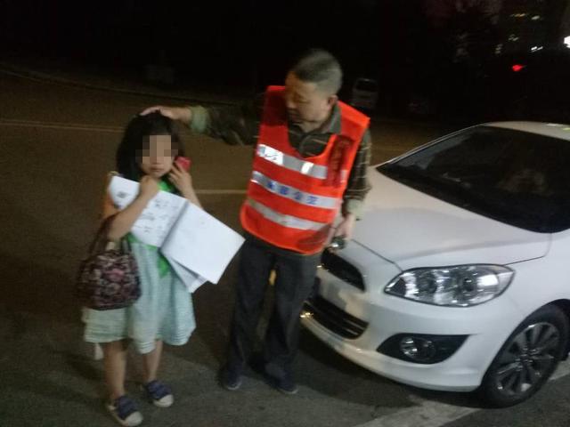 七岁小学生车上睡觉坐过站 公交好人心将其送