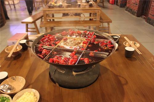 白乐天重庆人的火锅情怀 专访恢复重建顾问团