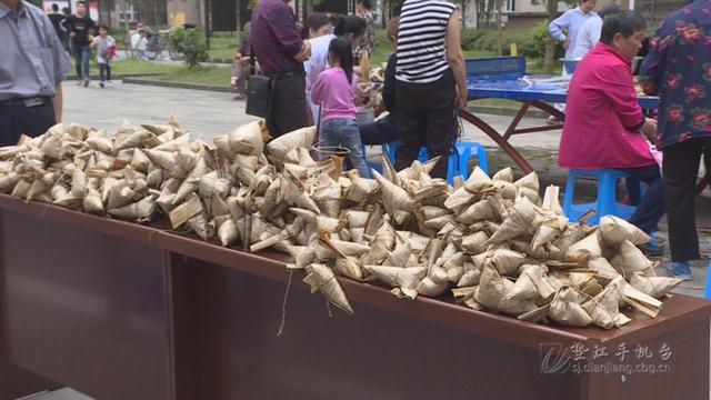 垫江社区包粽子比赛包出浓郁端午味_大渝网_