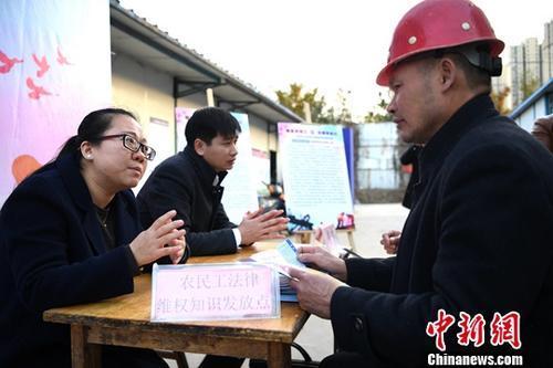 一批新规2月施行 8项惠民措施便利办证出行