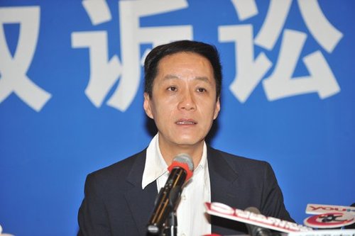 冯远征连发微博引关注 代岳父状告中芭