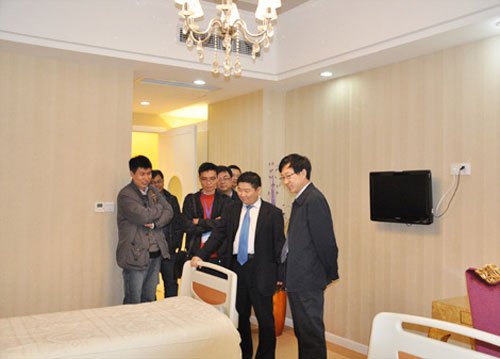 当代整形牙祖蒙 义助浴火新郎