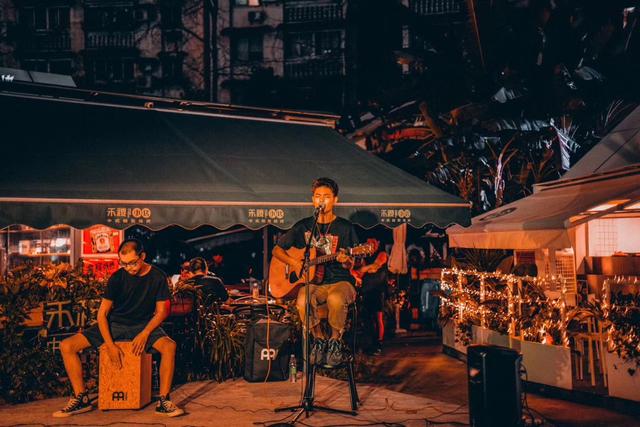 九街全国征集街头艺人 网红人气街唱兔三岁也来了