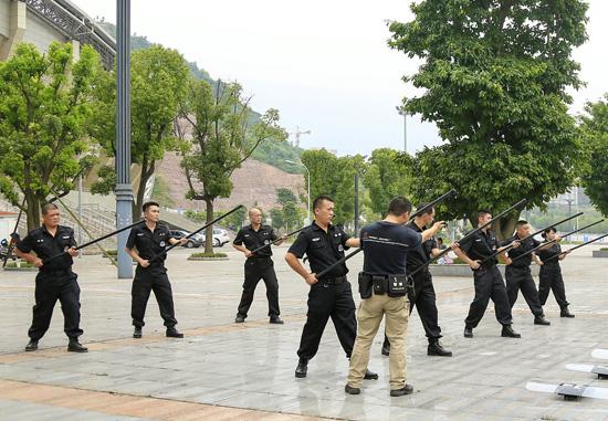 380名学校保安参加训练 北碚上演校园安全保卫