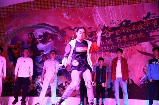 欢乐谷周末迎客数万人 造就重庆最大规模万圣派对 