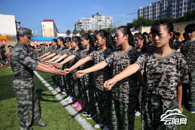 云阳职教中心获教育部国防教育特色学校称号