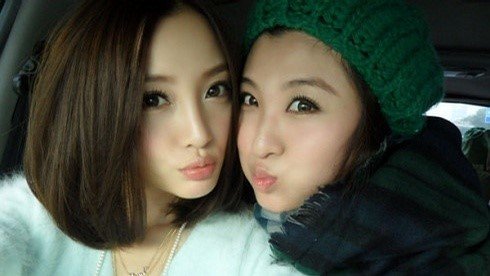 女生中发烫发旳发型