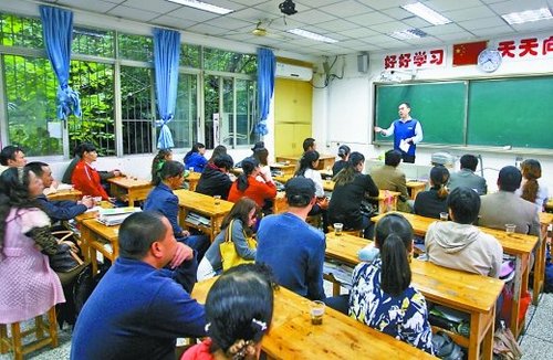 重庆一中学分男女食堂_重庆一中教师收入