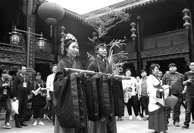 90后办汉式婚礼“穿越”结连理