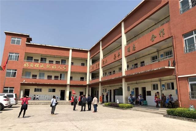 暖!永川这所最偏远小学留守儿童收到慰问礼物