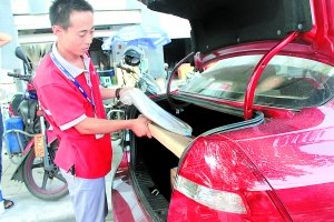 做生意亏百万,小老板变身快递哥