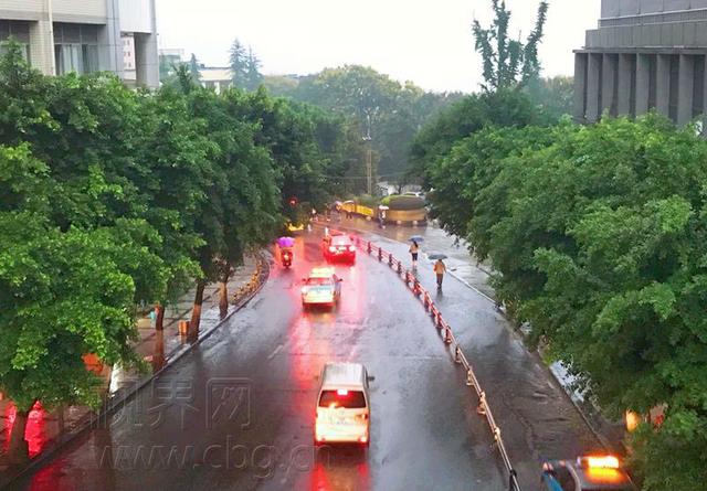 万州气象台发布雷电黄色预警信号和强对流天气