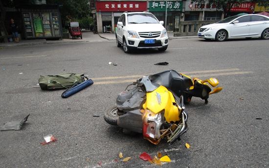 摩托车祸图片大全_车祸摩托_女生摩托车车祸