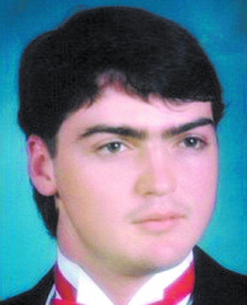 男子遭枪击面目全毁 换脸工程创世界之最