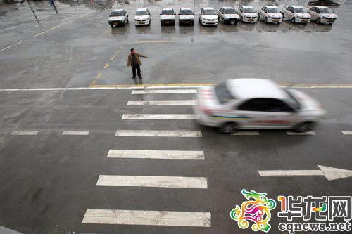 重庆驾校场地改造近半年 看看练车时有哪些变