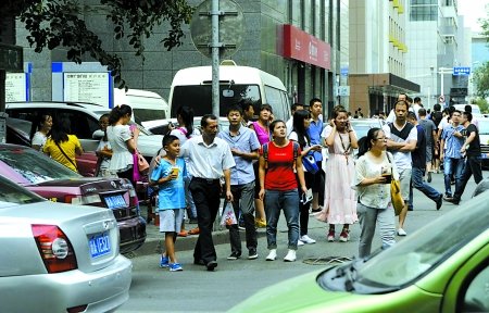 乌鲁木齐市5.1级地震 厨房碗碟被震掉地上