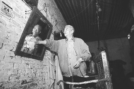 秘密里的镜子尘封74年的《新蜀报》谁藏的?_美旧视频拍图片