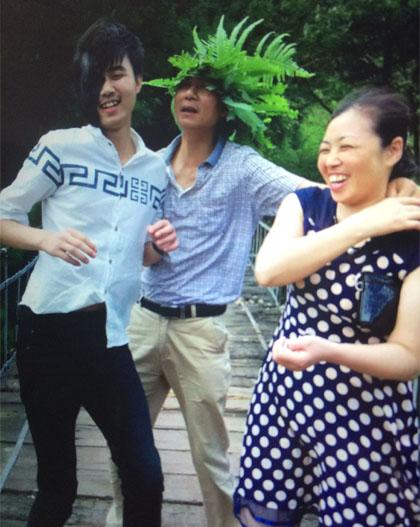 重庆男孩半边脸长巨型黑斑 父亲攒钱手术发生