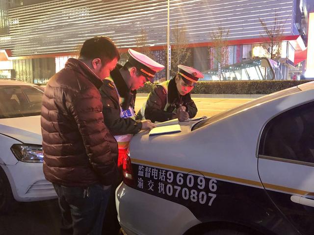 的哥一句走两路不出脱12分 16起出租车违规