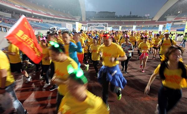 奥体夜跑拉开重庆奥体2018免费健身季大幕