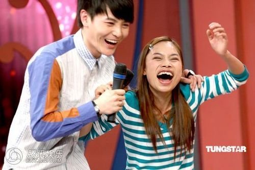 组图:<em>凤姐</em>自认比<em>芙蓉姐</em>漂亮 录影裤门大开_娱