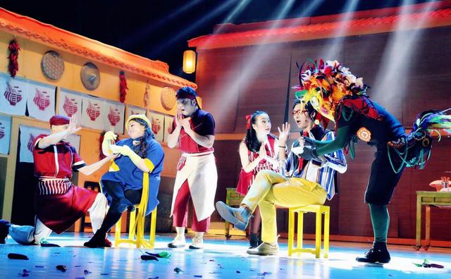 舞台剧《小面》在渝首演 融入多种表演形式