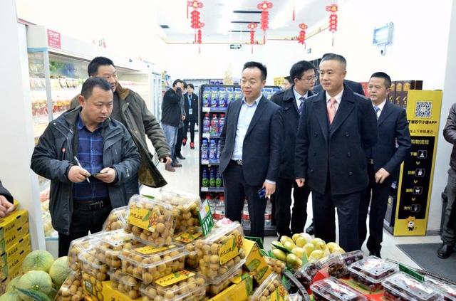 重庆苏宁小店双店开业 生鲜水果卖疯啦