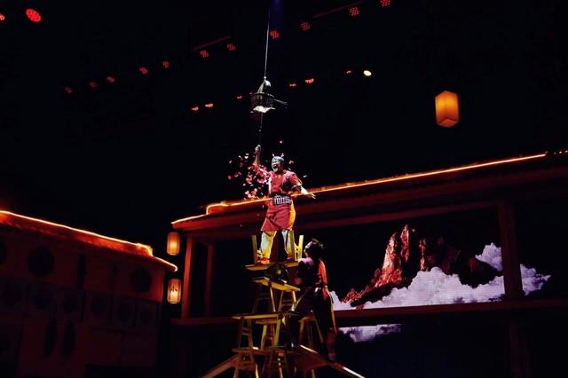 舞台剧《小面》在渝首演 融入多种表演形式