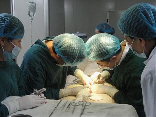 泌尿外科手术创新高 成功切除巨大前列腺增生