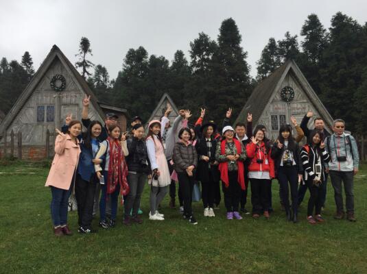 全国知名旅游达人“醉躺”武隆 杜海涛妈妈放歌仙女山