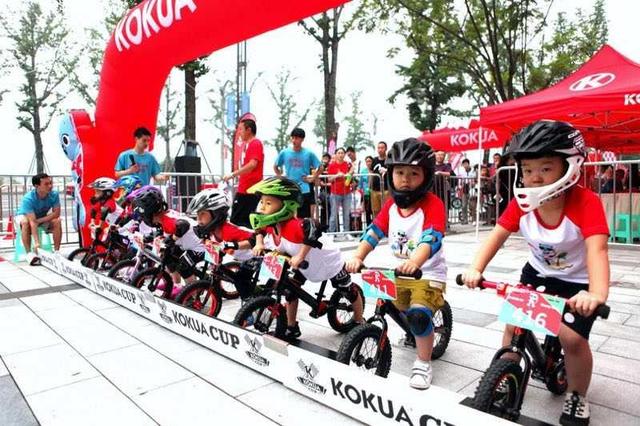 重庆首届儿童平衡车大赛 一大波萌娃体验速度
