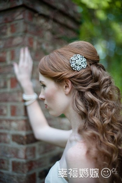 长发<em>披散</em>打造小清新田园风<em>新娘发型</em>_大渝网_