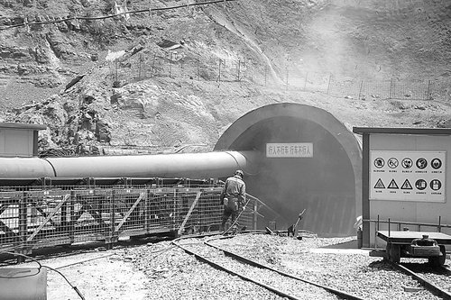 神华集团陷黑户风波 子公司两煤矿被曝未批先